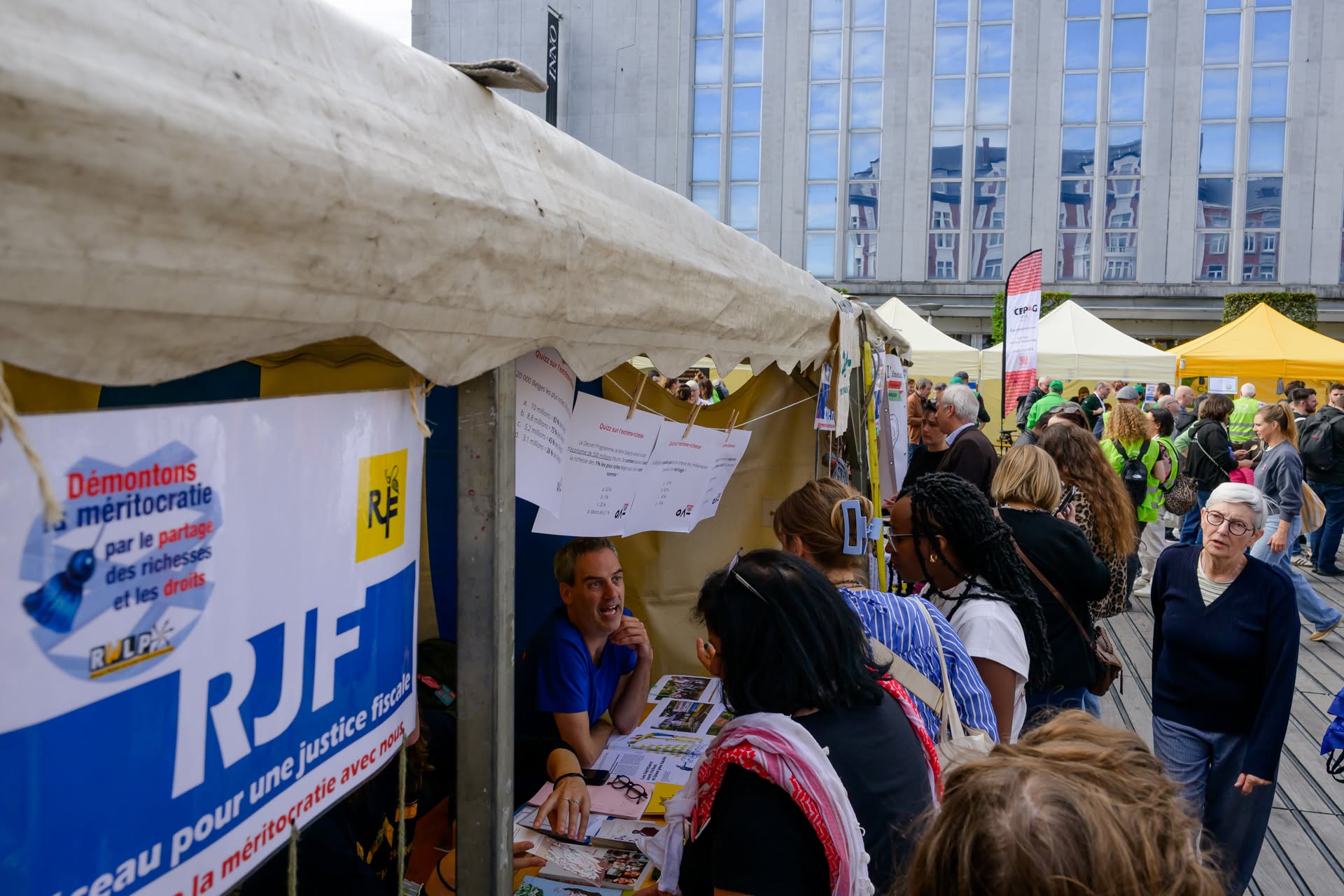 Namur - Journée mondiale de la lutte contre la Pauvreté - Réseau Wallon de la Lutte contre la pauvreté.