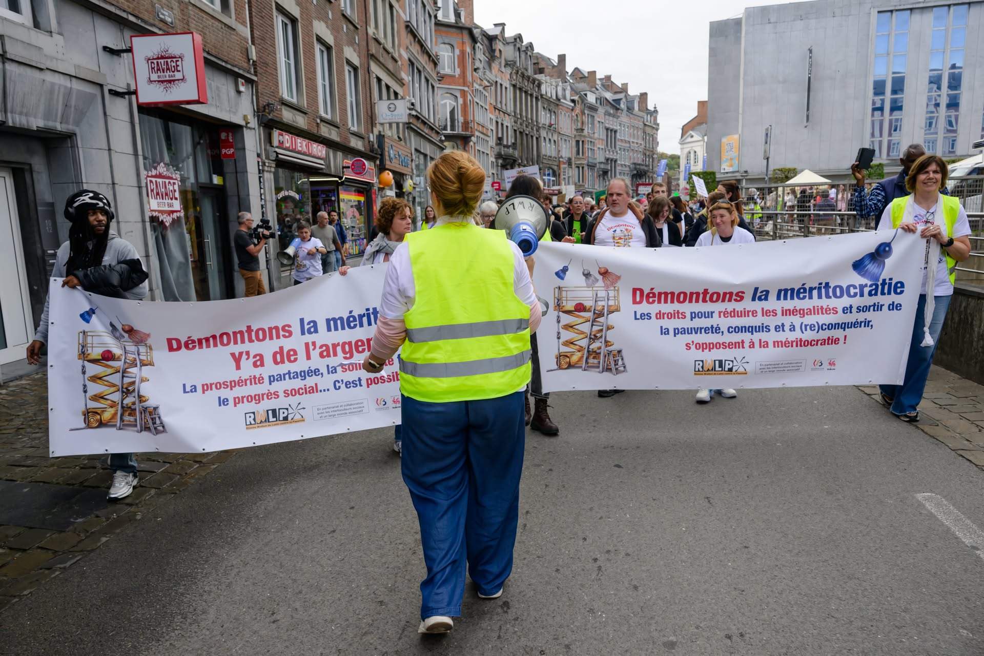 Namur - Journée mondiale de la lutte contre la Pauvreté - Réseau Wallon de la Lutte contre la pauvreté.
